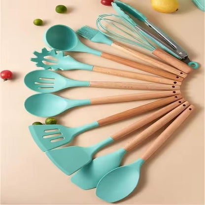 Set 19 ustensile de gatit din silicon cu maner rezistent din bambus, suport + TOCATOR CADOU