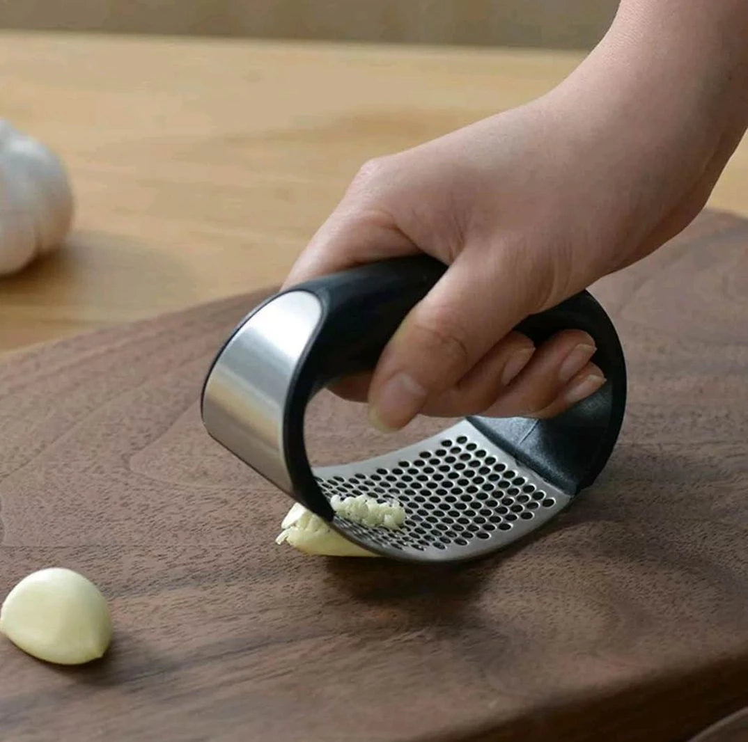 Presa manuala inox pentru usturoi si legume | Design curbat ergonomic | Usor de folosit si curatat, durabil si rezistent