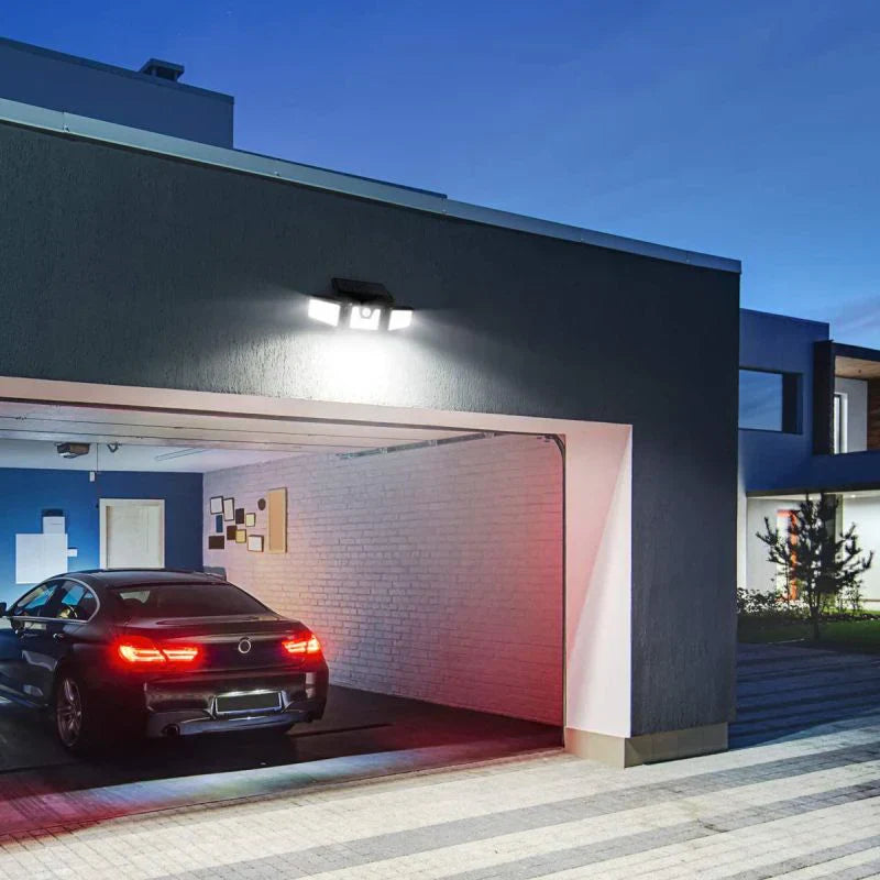 1+1 CADOU: Proiector solar cu senzor 74 LED SMD 15W, IP65, lumina rece