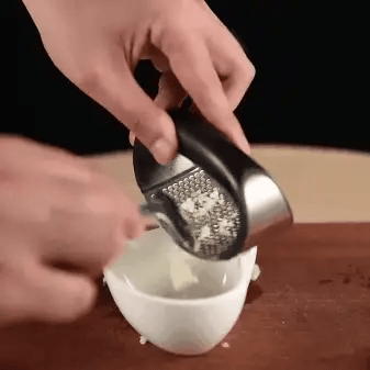 Presa manuala inox pentru usturoi si legume | Design curbat ergonomic | Usor de folosit si curatat, durabil si rezistent